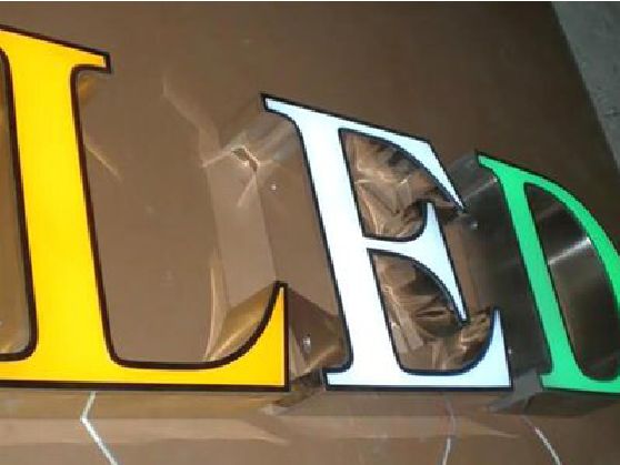 霍山介绍LED招牌的基础知识。