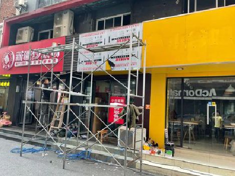 霍山制作广告招牌如何避免它发黄？